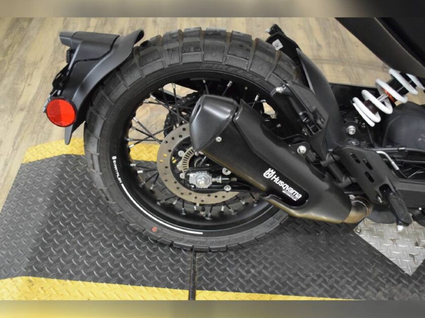 2023 Husqvarna Svartpilen 401 - Image 23