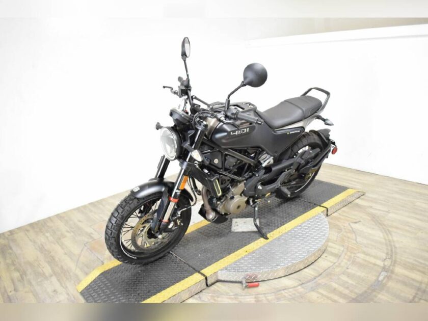 2023 Husqvarna Svartpilen 401 - Image 25