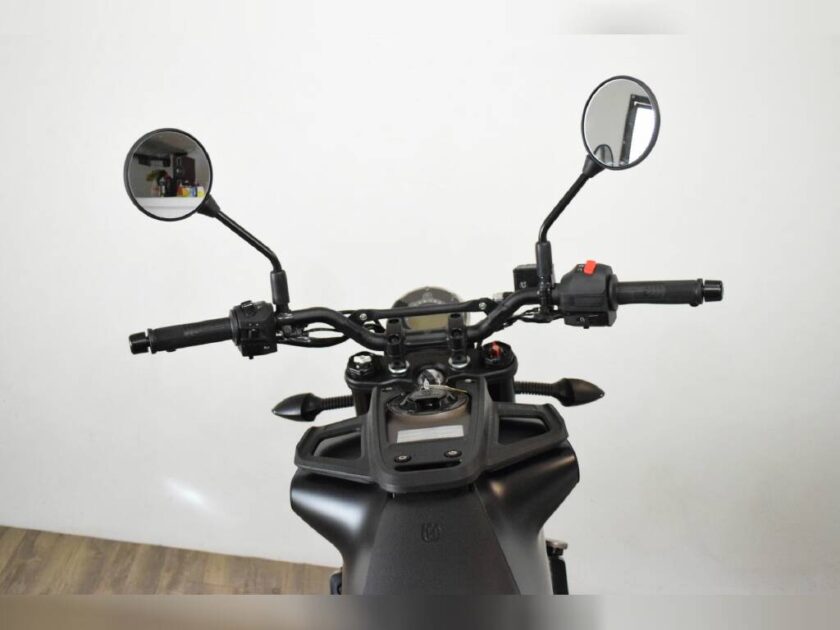 2023 Husqvarna Svartpilen 401 - Image 2