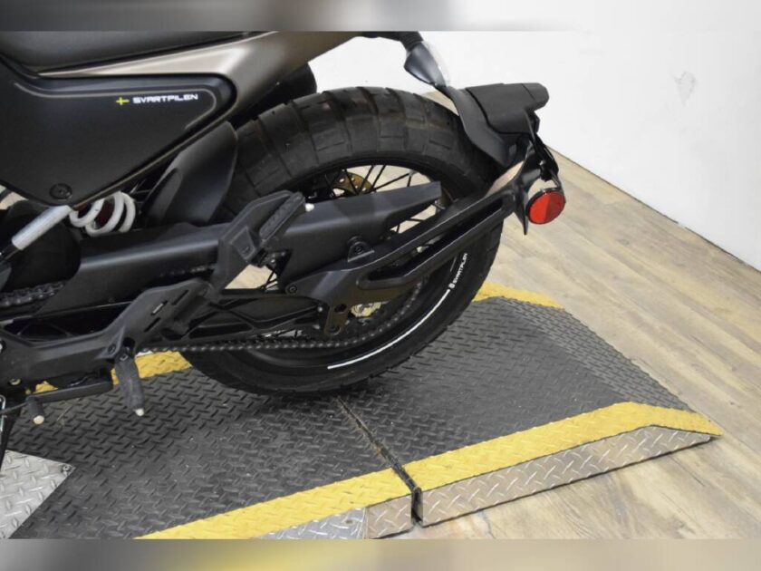 2023 Husqvarna Svartpilen 401 - Image 6