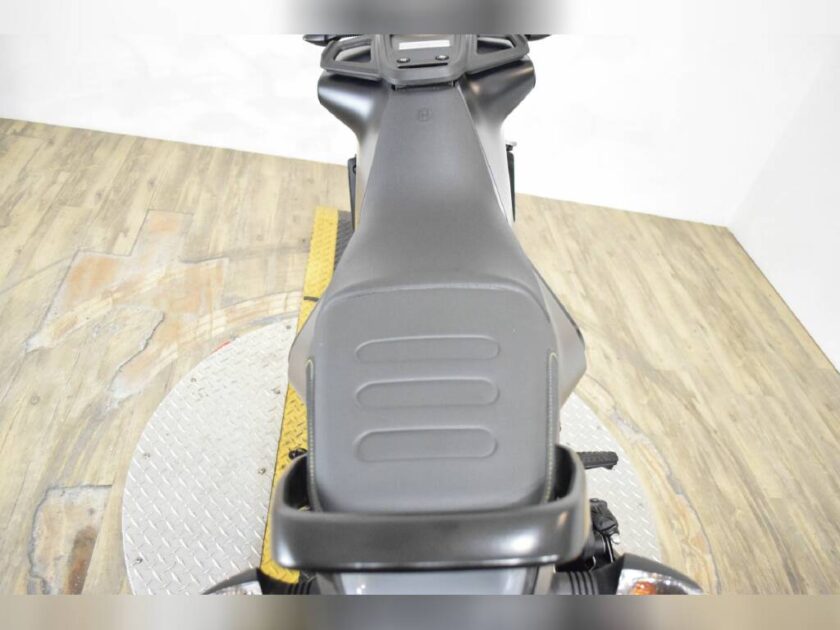 2023 Husqvarna Svartpilen 401 - Image 12