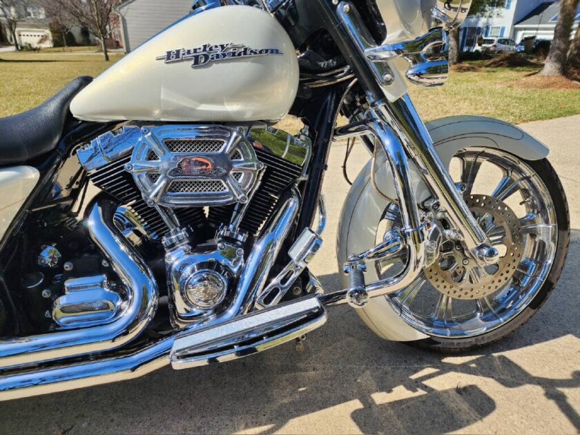 2015 Harley-Davidson Street Glide - Image 16