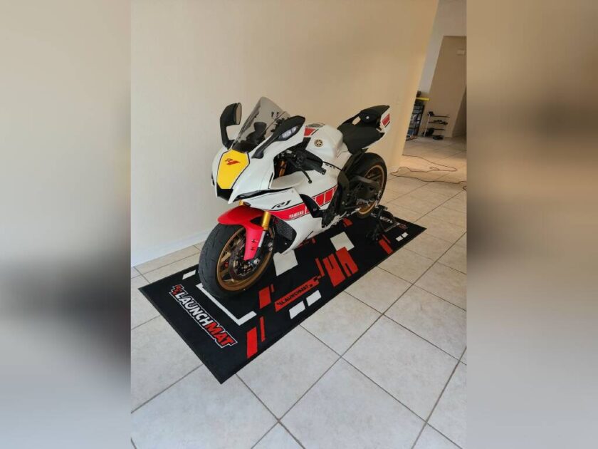 2022 Yamaha YZF R1 WORLD GP 60TH ANNIVERSARY EDITION - Image 6