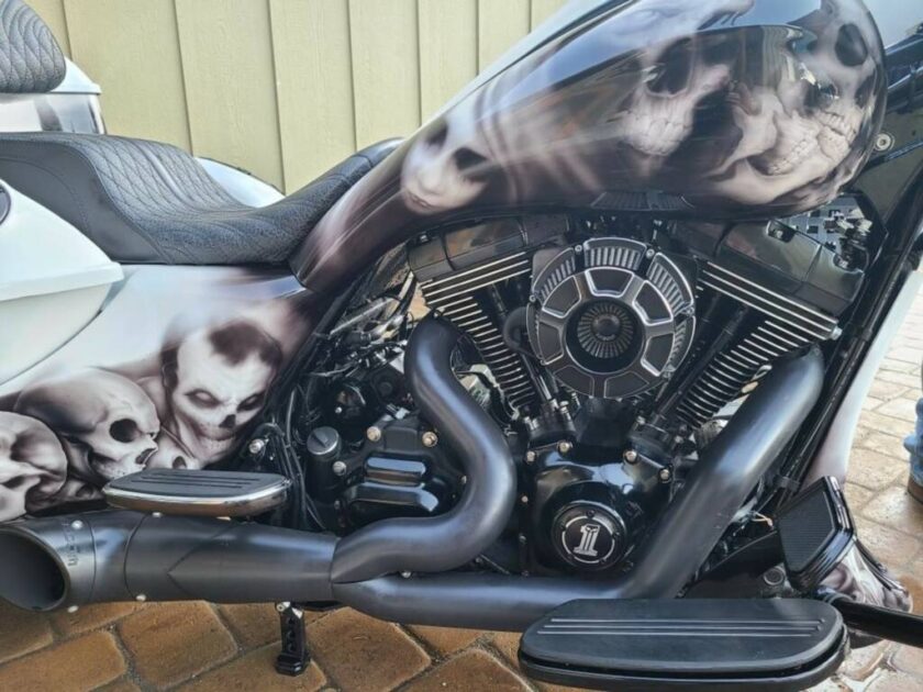 2016 Harley-Davidson ROAD GLIDE® CUSTOM - Image 2