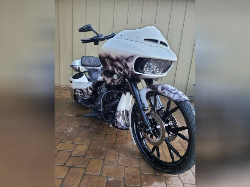 2016 Harley-Davidson ROAD GLIDE® CUSTOM - Image 3
