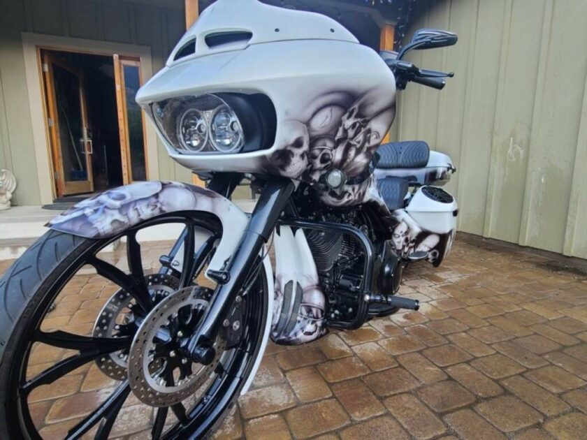 2016 Harley-Davidson ROAD GLIDE® CUSTOM - Image 12
