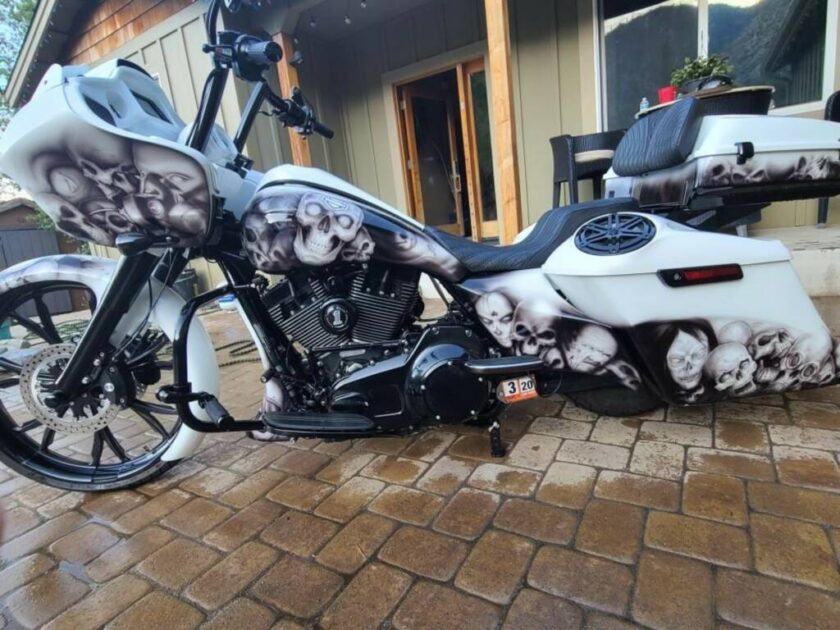 2016 Harley-Davidson ROAD GLIDE® CUSTOM - Image 13