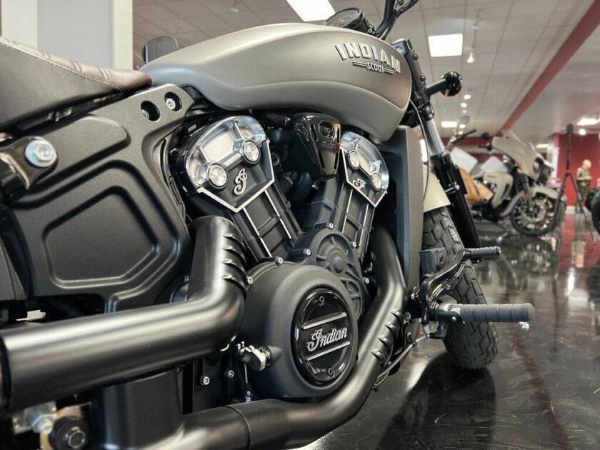 2023 Indian Motorcycle® Scout® Bobber ABS Silver Quartz Smoke - Image 4