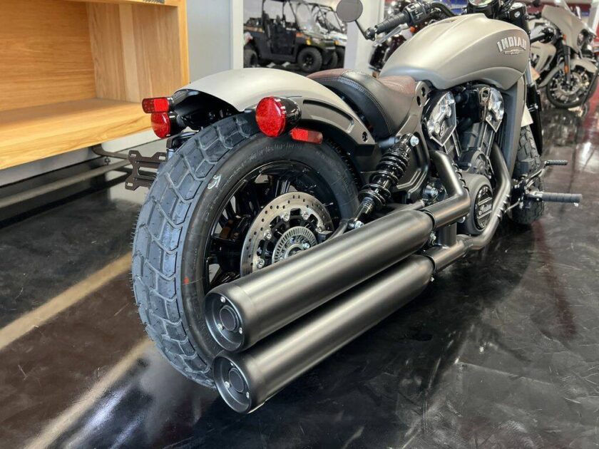 2023 Indian Motorcycle® Scout® Bobber ABS Silver Quartz Smoke - Image 5