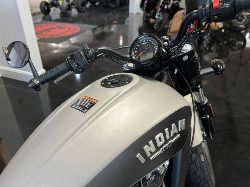 2023 Indian Motorcycle® Scout® Bobber ABS Silver Quartz Smoke - Image 6