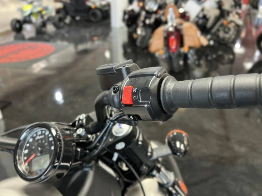 2023 Indian Motorcycle® Scout® Bobber ABS Silver Quartz Smoke - Image 8
