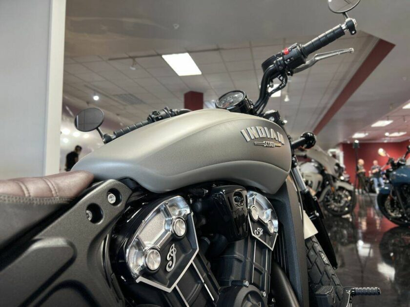 2023 Indian Motorcycle® Scout® Bobber ABS Silver Quartz Smoke - Image 11