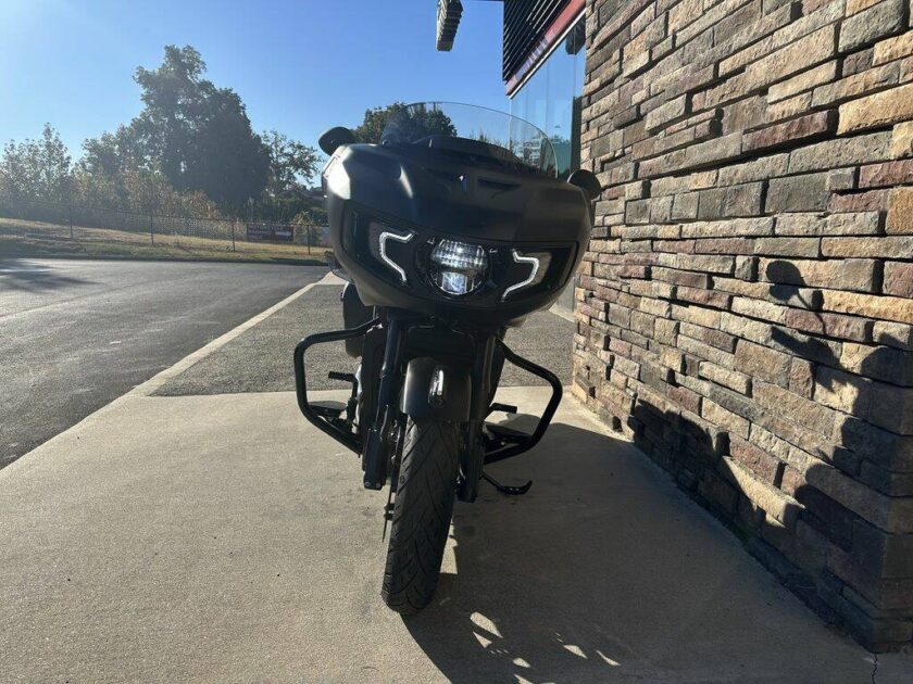 2023 Indian Motorcycle® Challenger® Dark Horse® Black Smoke - Image 3