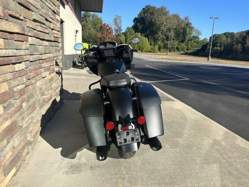 2023 Indian Motorcycle® Challenger® Dark Horse® Black Smoke - Image 4