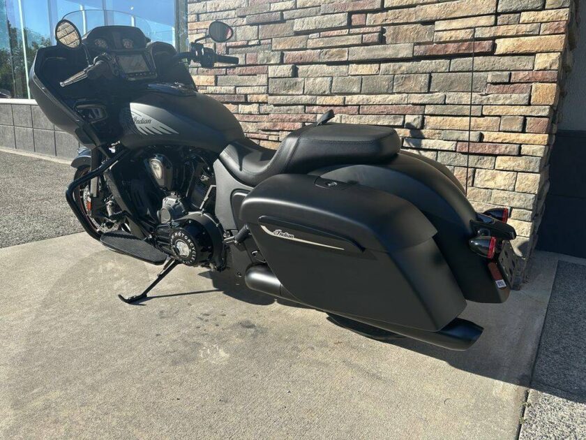2023 Indian Motorcycle® Challenger® Dark Horse® Black Smoke - Image 8