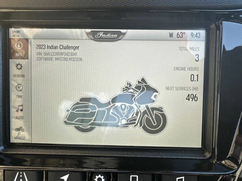 2023 Indian Motorcycle® Challenger® Dark Horse® Black Smoke - Image 10