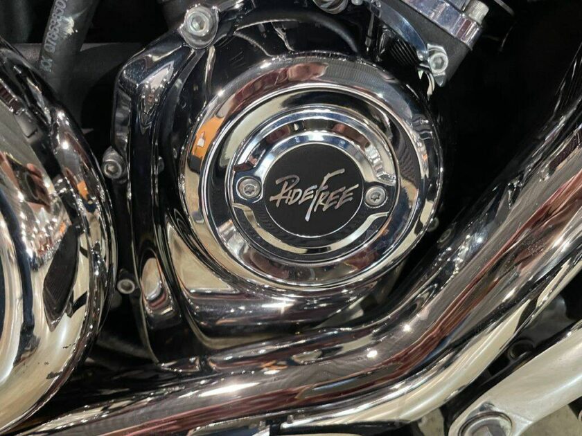 2018 Harley-Davidson® FLHTCU - Electra Glide® Ultra Classic® - Image 15