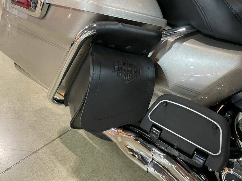 2018 Harley-Davidson® FLHTCU - Electra Glide® Ultra Classic® - Image 16