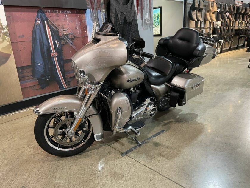 2018 Harley-Davidson® FLHTCU - Electra Glide® Ultra Classic®