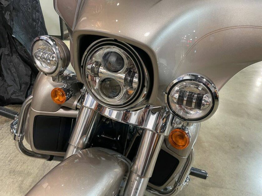 2018 Harley-Davidson® FLHTCU - Electra Glide® Ultra Classic® - Image 19