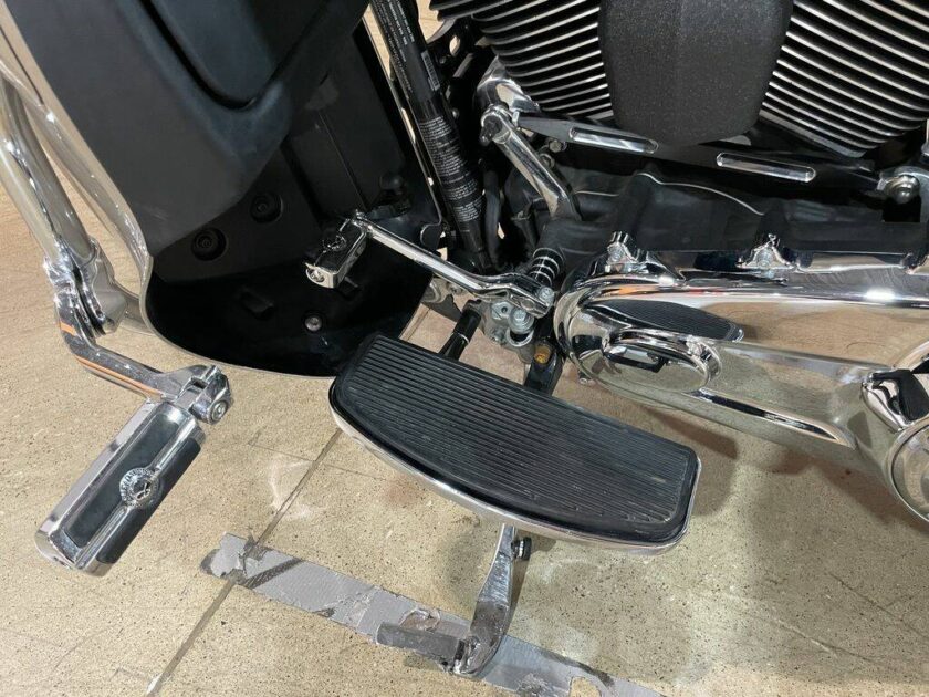 2018 Harley-Davidson® FLHTCU - Electra Glide® Ultra Classic® - Image 26