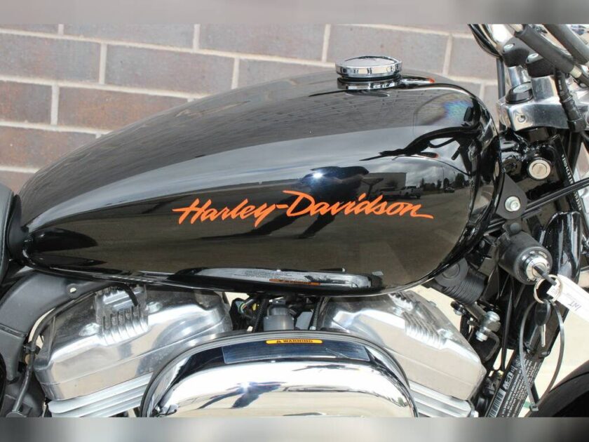 2011 Harley-Davidson® XL883L - Sportster® SuperLow® - Image 8