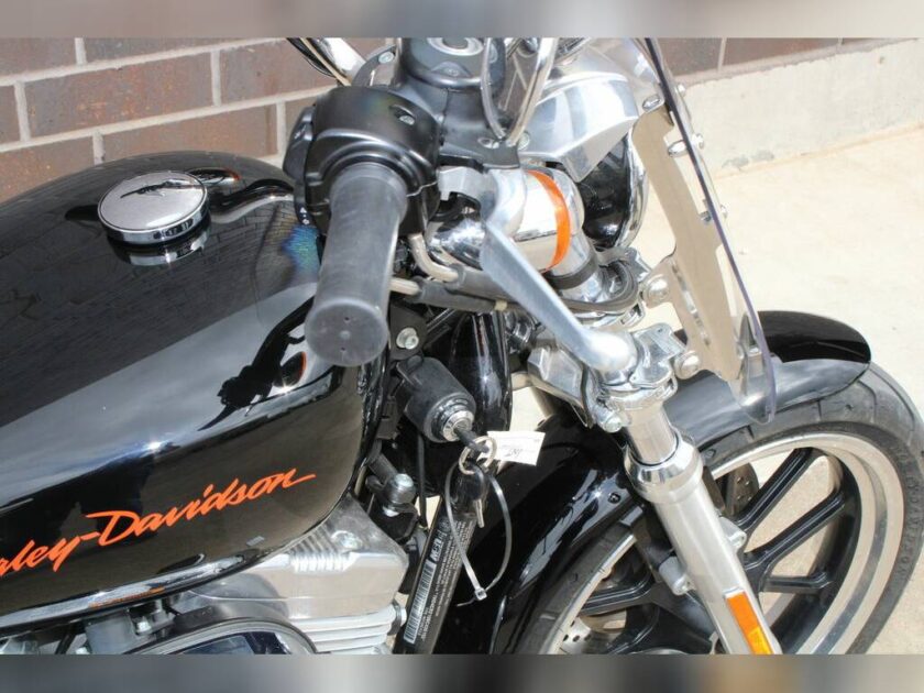 2011 Harley-Davidson® XL883L - Sportster® SuperLow® - Image 5