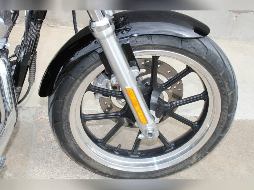 2011 Harley-Davidson® XL883L - Sportster® SuperLow® - Image 6