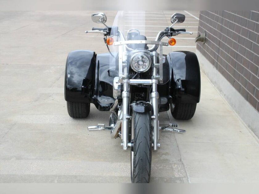 2011 Harley-Davidson® XL883L - Sportster® SuperLow® - Image 7