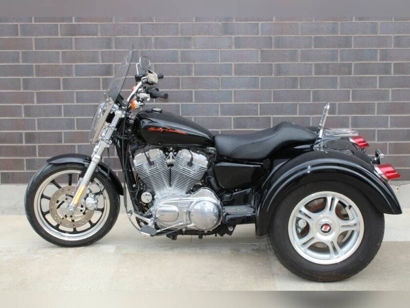2011 Harley-Davidson® XL883L - Sportster® SuperLow® - Image 9