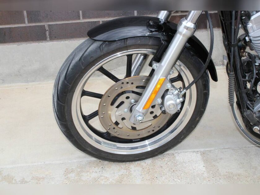 2011 Harley-Davidson® XL883L - Sportster® SuperLow® - Image 10
