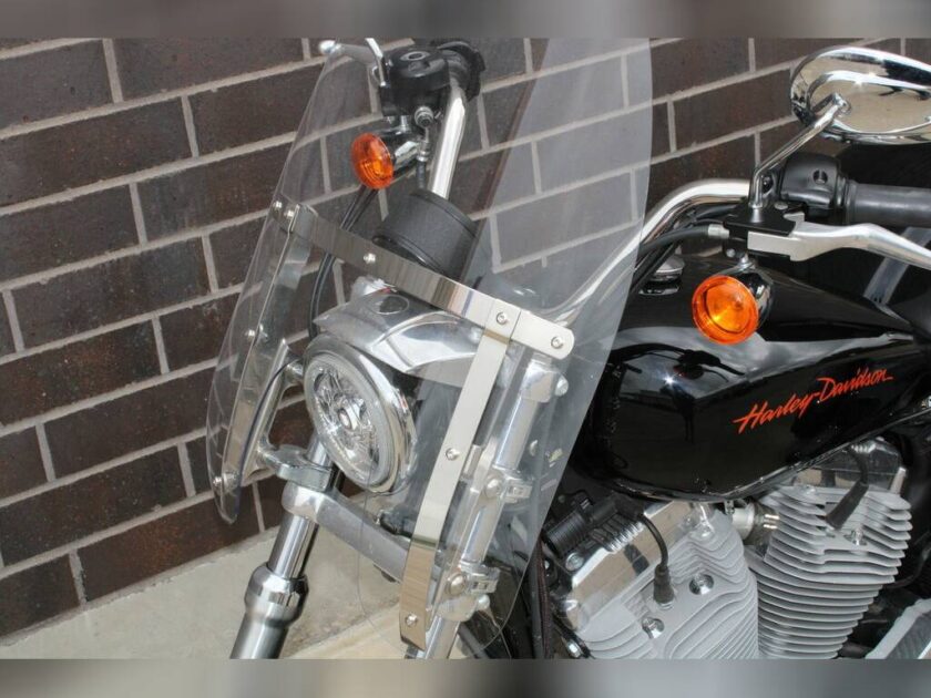2011 Harley-Davidson® XL883L - Sportster® SuperLow® - Image 11
