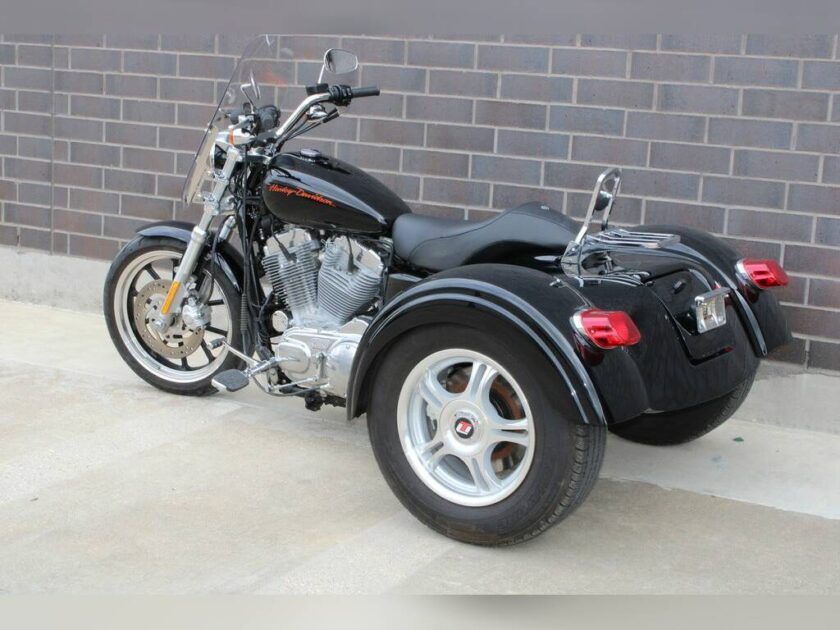 2011 Harley-Davidson® XL883L - Sportster® SuperLow® - Image 15