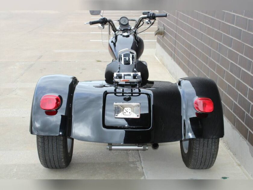 2011 Harley-Davidson® XL883L - Sportster® SuperLow® - Image 16