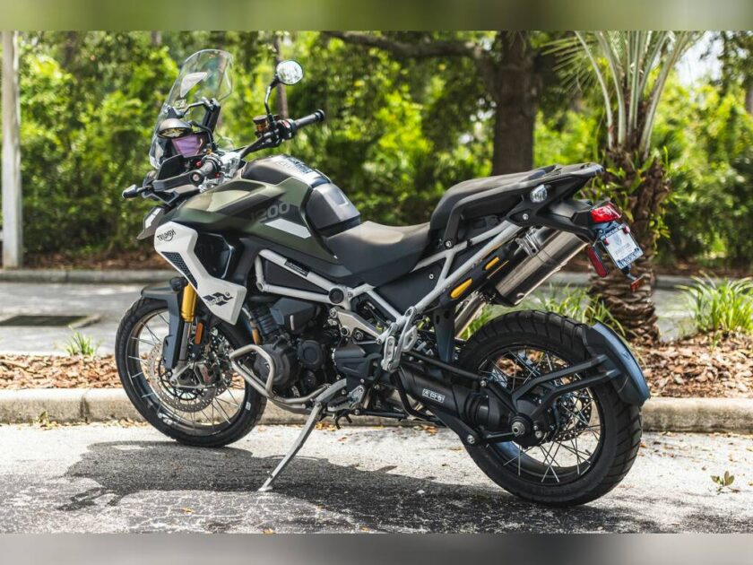 2023 Triumph Tiger 1200 Rally Pro Matte Khaki Green - Image 11