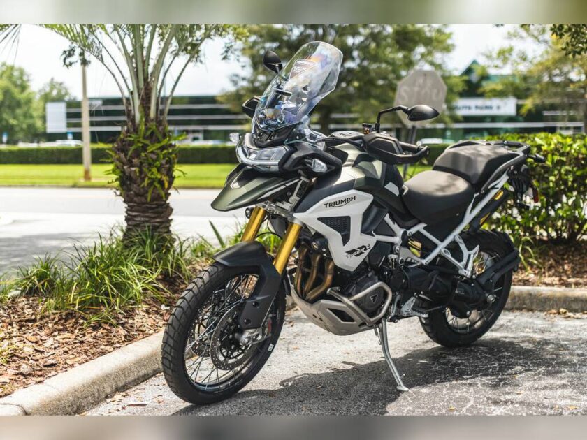 2023 Triumph Tiger 1200 Rally Pro Matte Khaki Green - Image 2