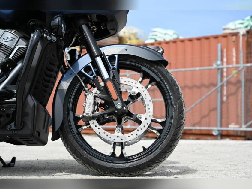 2023 Indian Motorcycle Challenger Elite Sapphire Blue Smoke - Image 2