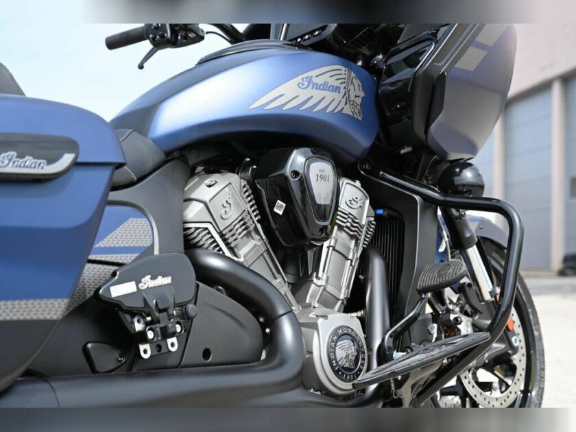 2023 Indian Motorcycle Challenger Elite Sapphire Blue Smoke - Image 9