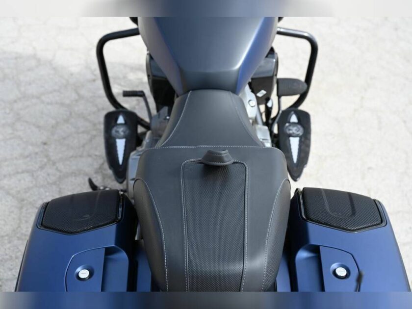 2023 Indian Motorcycle Challenger Elite Sapphire Blue Smoke - Image 13