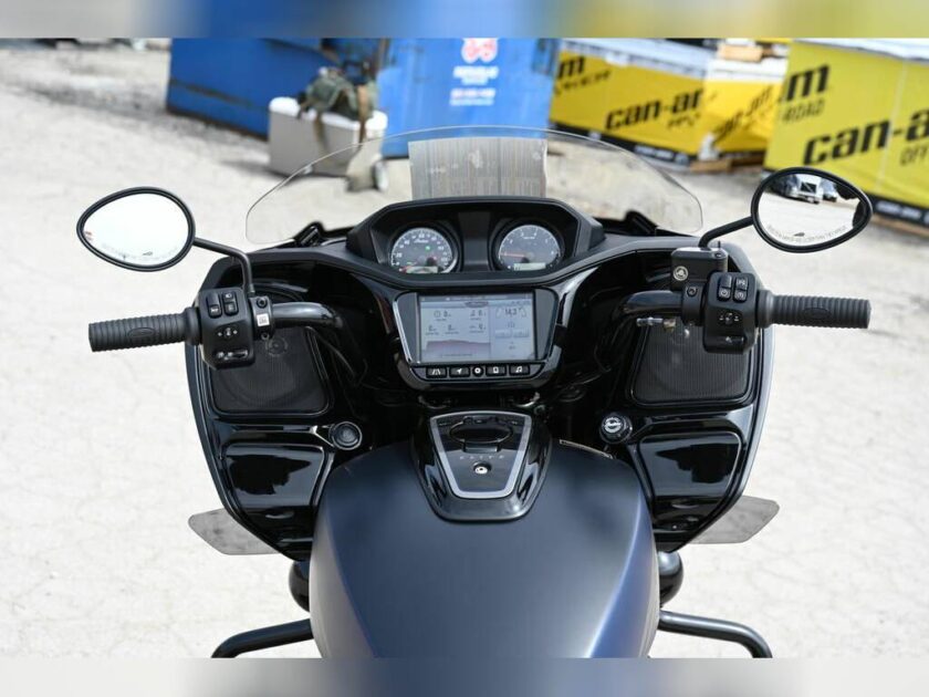 2023 Indian Motorcycle Challenger Elite Sapphire Blue Smoke - Image 14