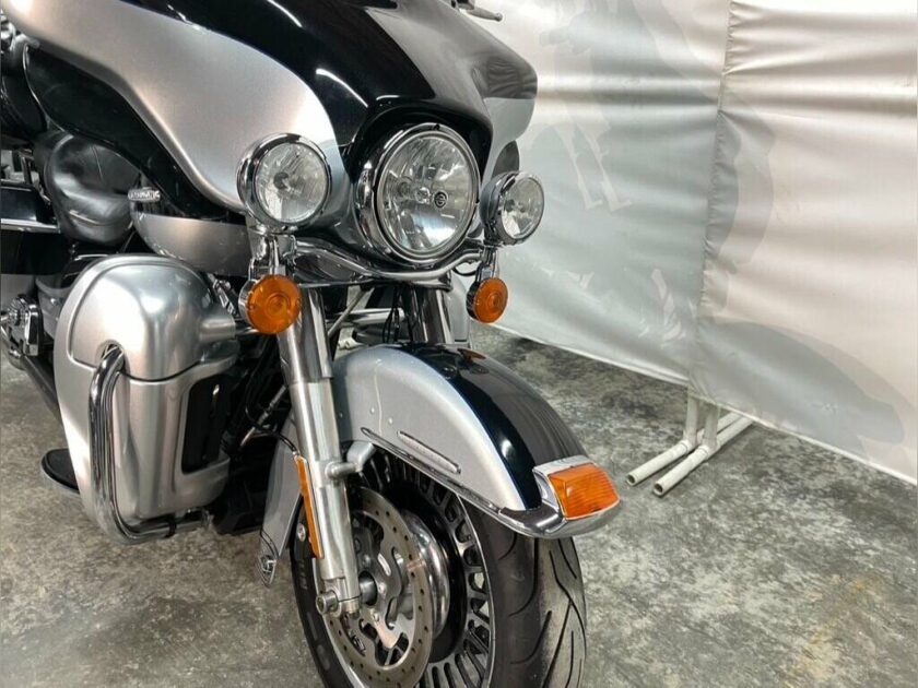 2012 Harley-Davidson FLHTK Ultra Limited - Image 9