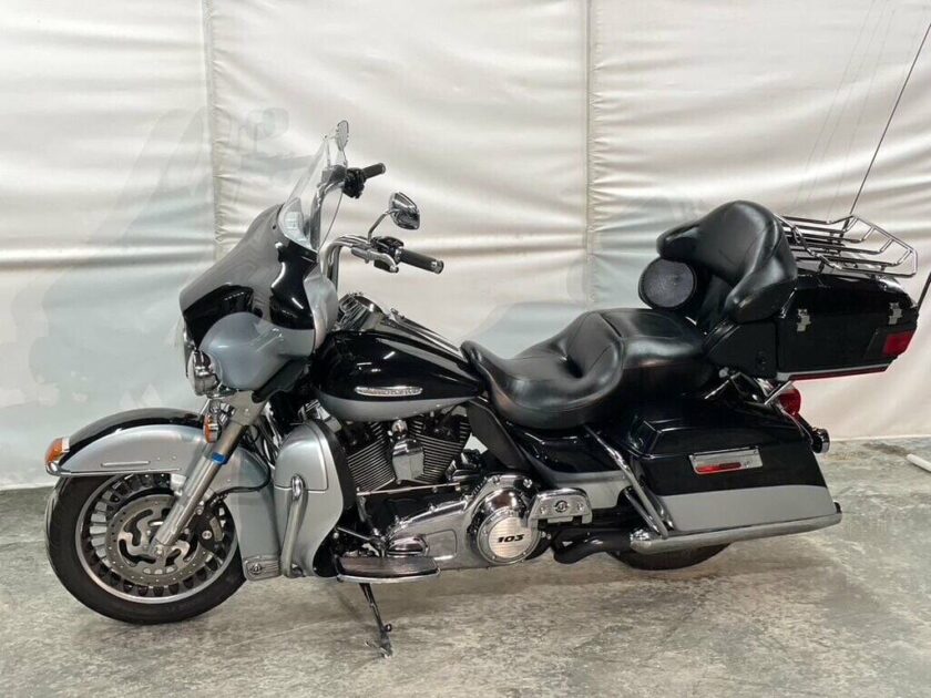 2012 Harley-Davidson FLHTK Ultra Limited - Image 11