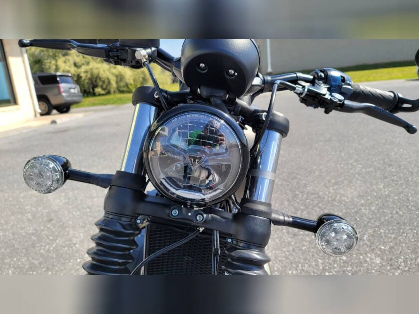 2023 TRIUMPH BONNEVILLE BOBBER - Image 2