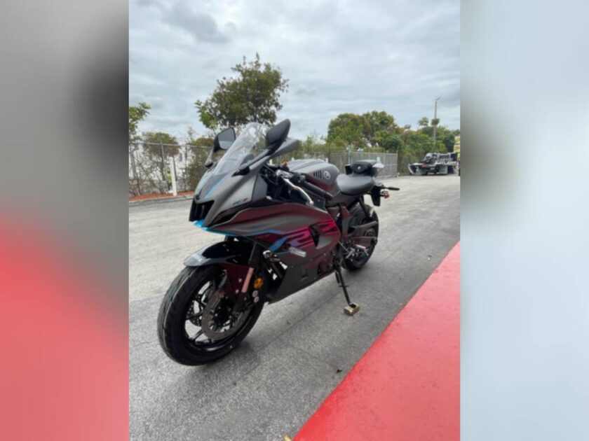 2024 Yamaha YZF-R7 - Image 11