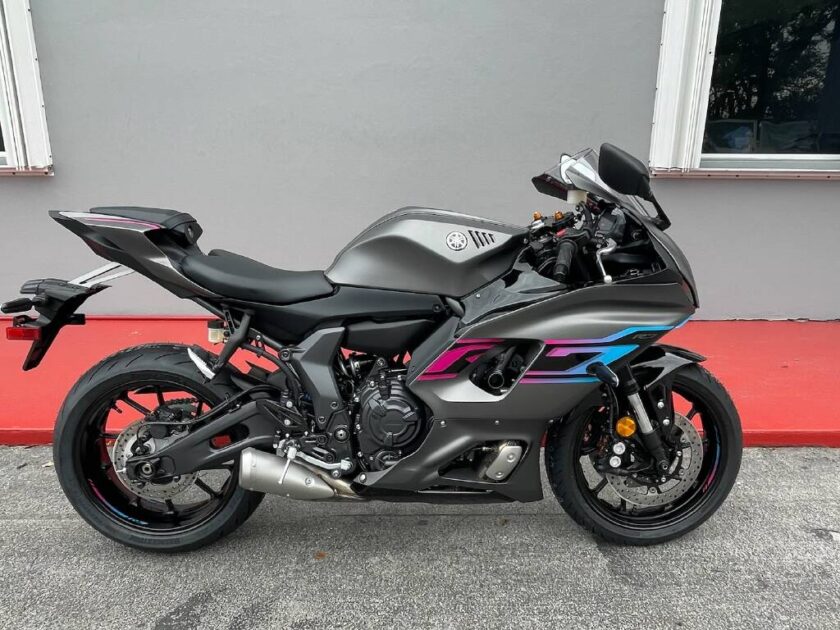 2024 Yamaha YZF-R7 - Image 12