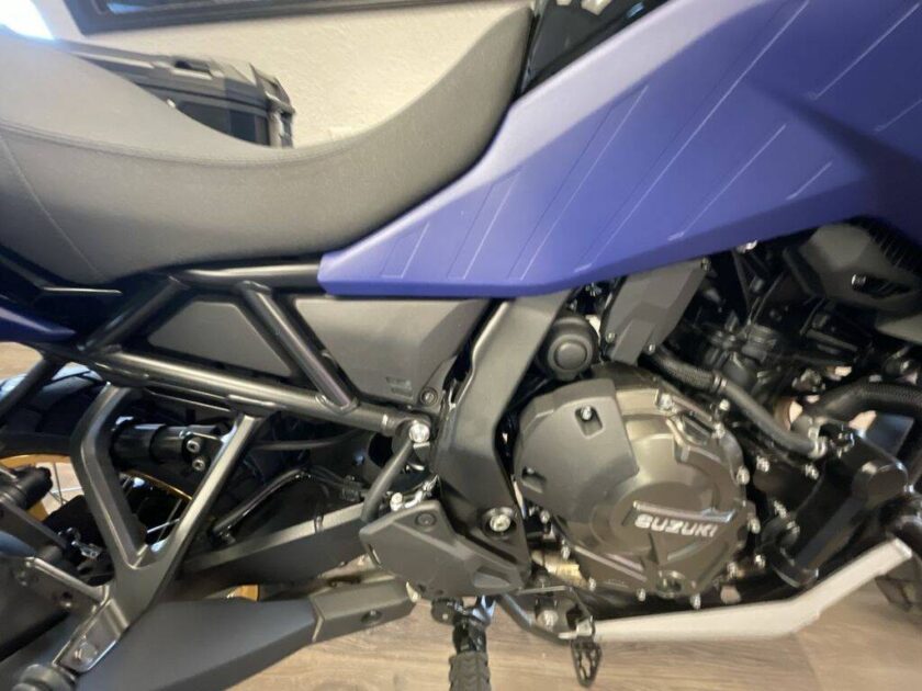 2023 Suzuki Dual Sport Motorcycle V-Strom 800DE Adventure - Image 6