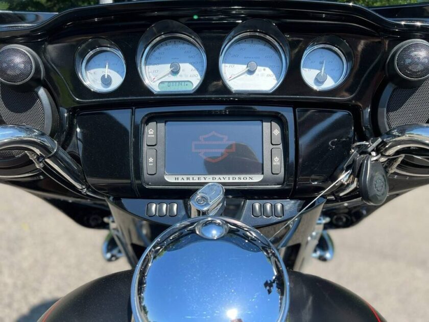 2014 Harley-Davidson Touring Street Glide Special - Image 12