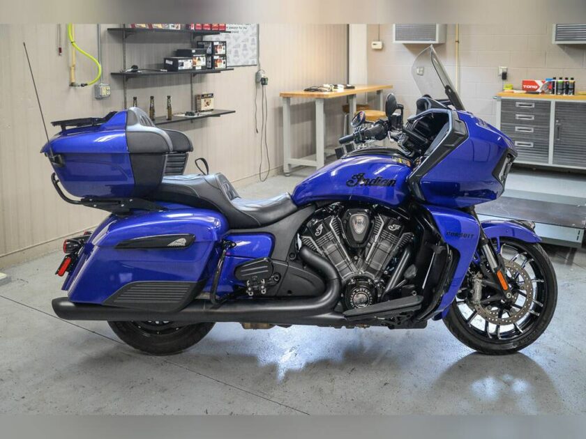 2022 Indian Motorcycle® Pursuit Dark Horse with Premium Package Spirit Blue Met