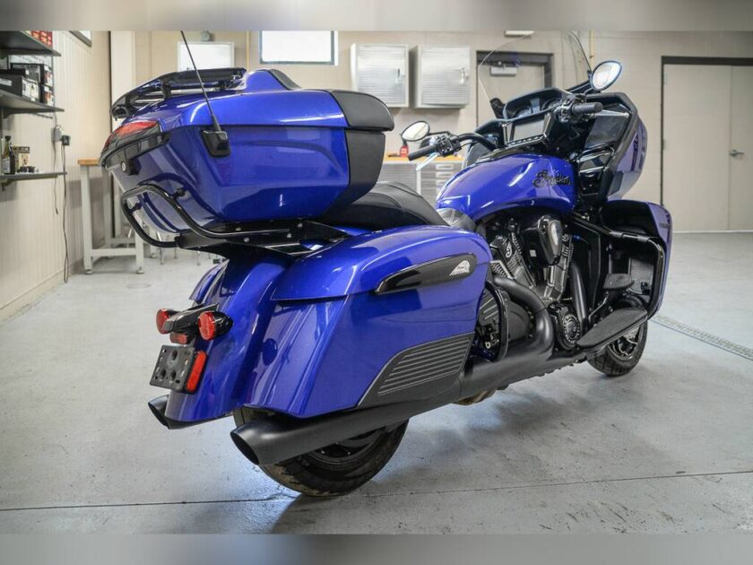 2022 Indian Motorcycle® Pursuit Dark Horse with Premium Package Spirit Blue Met - Image 5
