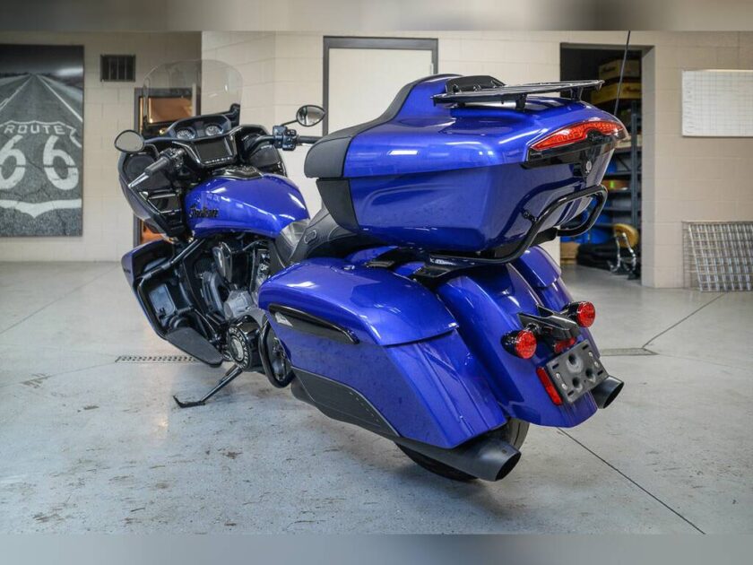 2022 Indian Motorcycle® Pursuit Dark Horse with Premium Package Spirit Blue Met - Image 6